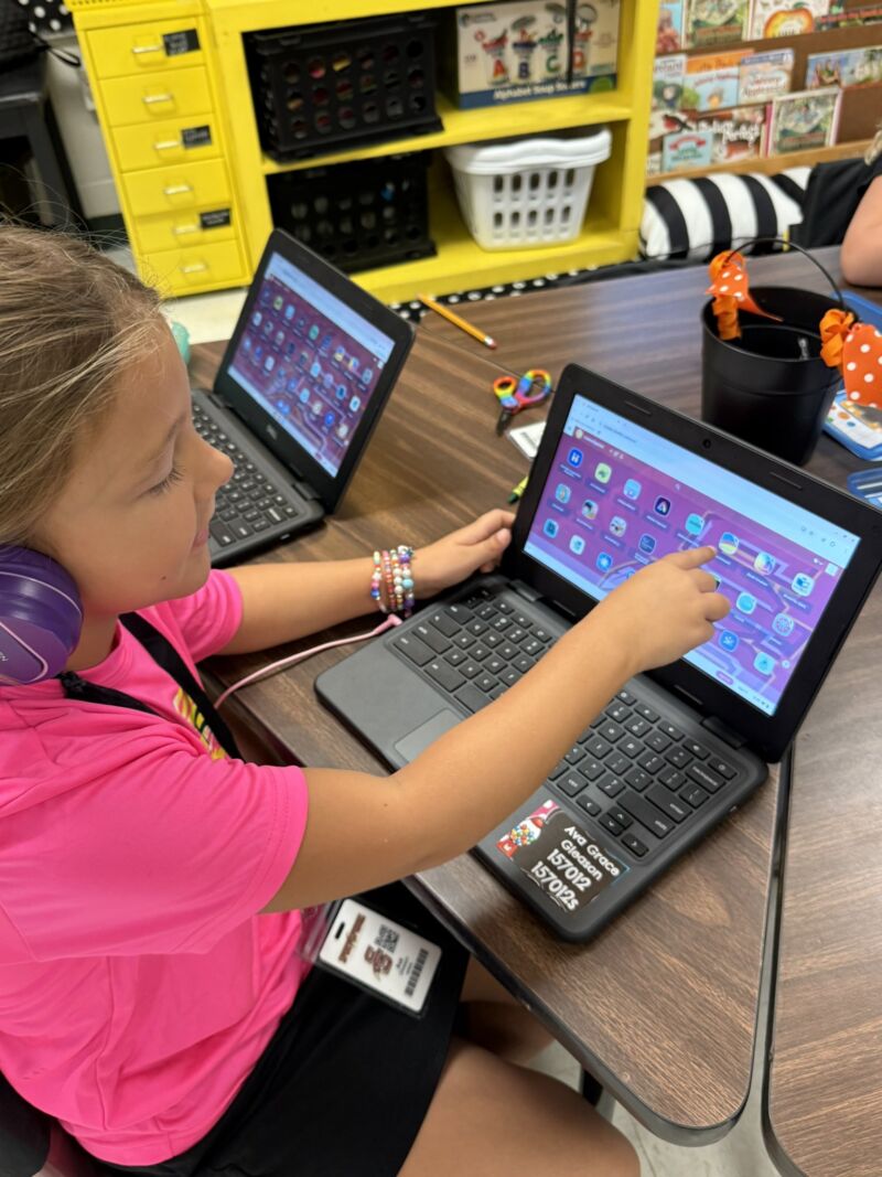 Image for the Tweet beginning: Learning with Benchmark! 📖#mrssmatherskindergarten @Hall_Schools